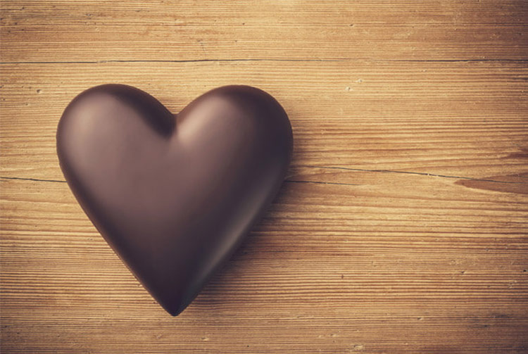فواید و خواص شکلات تلخ برای بیماران قلبی