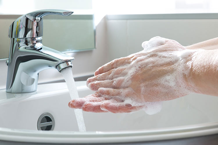چگونه دستهای خود را بشوییم؟ روتین مراقبت از پوست دست
