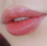 تینت لب جامد گلدن رز مدل GLOW KISS رایحه تمشک 03